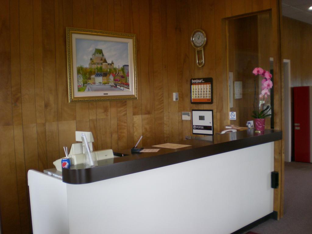 Motel Vaudreuil Buitenkant foto