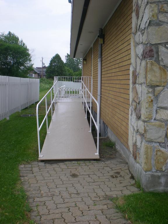 Motel Vaudreuil Buitenkant foto