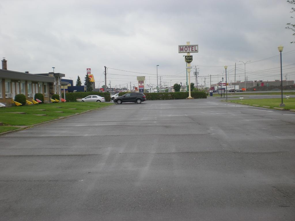 Motel Vaudreuil Buitenkant foto