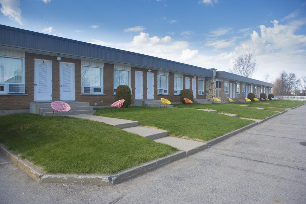 Motel Vaudreuil Buitenkant foto